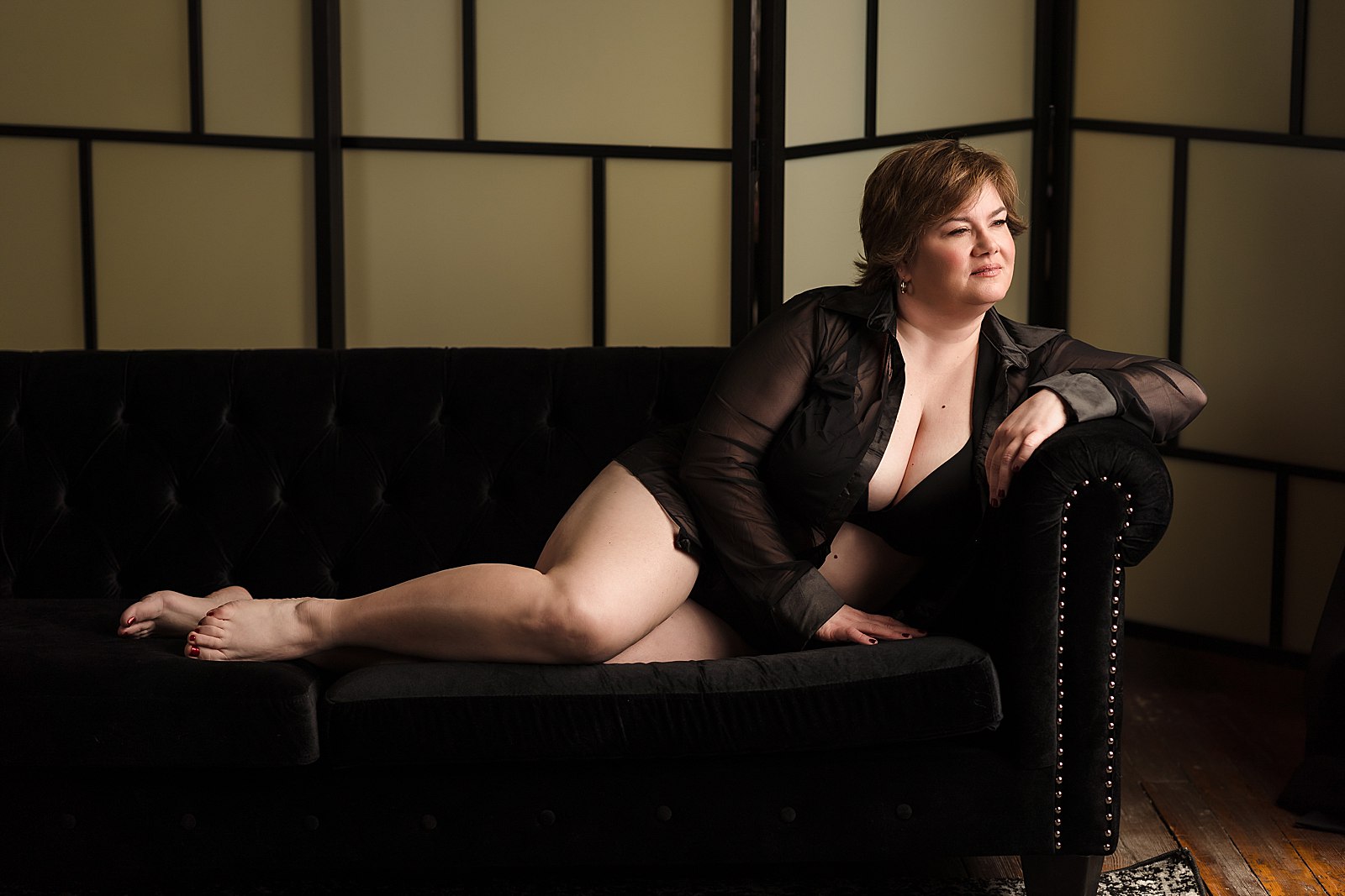 KC Boudoir Photographer - Curvy woman boudoir photos - Madera Studios
